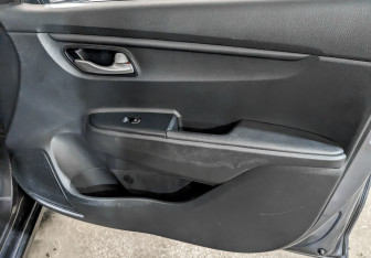 Подержанный автомобиль Kia Rio Hatchback 2021 года (22 фото)