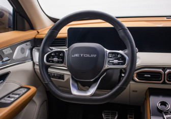 Подержанный автомобиль Jetour X70 2024 года (15 фото)