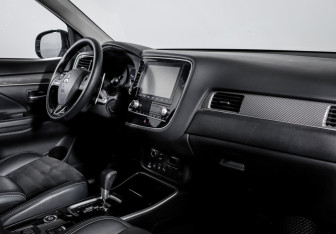 Подержанный автомобиль Mitsubishi Outlander 2021 года (9 фото)