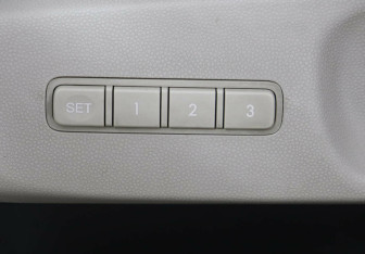 Подержанный автомобиль Mazda CX-7 2011 года (9 фото)