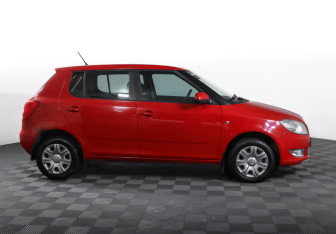 Подержанный автомобиль Skoda Fabia Hatchback 2011 года (4 фото)