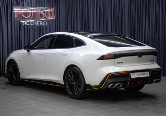 Подержанный автомобиль Changan UNI-V 2023 года (7 фото)