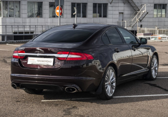 Подержанный автомобиль Jaguar XF Sedan 2013 года (6 фото)