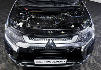 Подержанный автомобиль Mitsubishi Outlander 2019 года (9 фото)