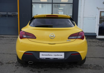 Подержанный автомобиль Opel Astra Hatchback 2012 года (6 фото)