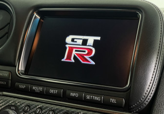 Подержанный автомобиль Nissan GT-R 2011 года (18 фото)