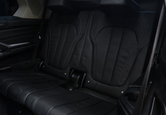 Подержанный автомобиль BMW X7 2020 года (10 фото)