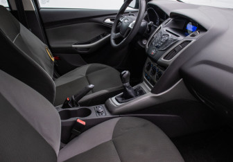 Подержанный автомобиль Ford Focus Sedan 2011 года (9 фото)