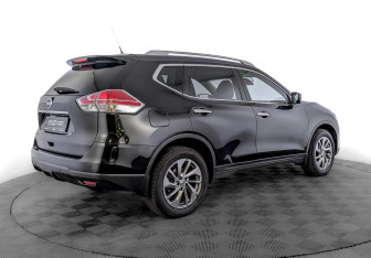 Подержанный автомобиль Nissan X-Trail 2016 года (5 фото)