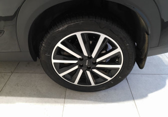 Подержанный автомобиль Jaecoo J7 2024 года (12 фото)