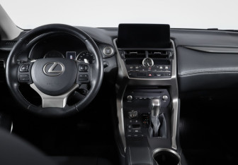 Подержанный автомобиль Lexus NX 2019 года (12 фото)