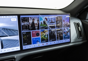 Подержанный автомобиль LiXiang L7 2023 года (19 фото)