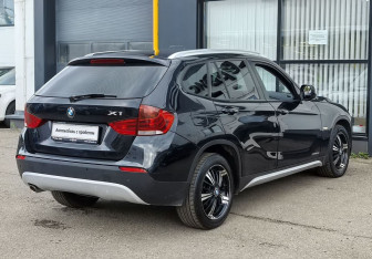 Подержанный автомобиль BMW X1 2011 года (5 фото)