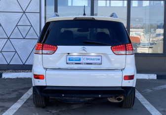 Подержанный автомобиль Citroen C-Crosser 2010 года (6 фото)