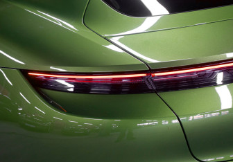 Подержанный автомобиль Porsche Taycan 2021 года (31 фото)