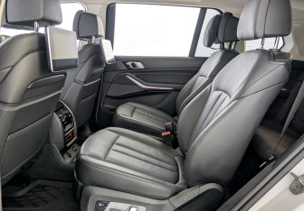 Подержанный автомобиль BMW X7 2020 года (12 фото)