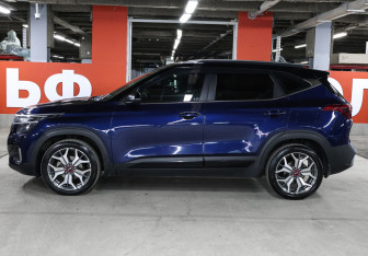 Подержанный автомобиль Kia Seltos 2021 года (8 фото)