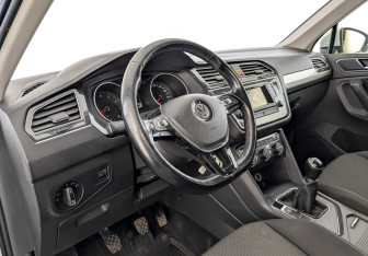 Подержанный автомобиль Volkswagen Tiguan 2017 года (16 фото)