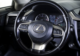 Подержанный автомобиль Lexus RX 2021 года (13 фото)