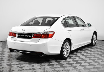 Подержанный автомобиль Honda Accord Sedan 2013 года (5 фото)