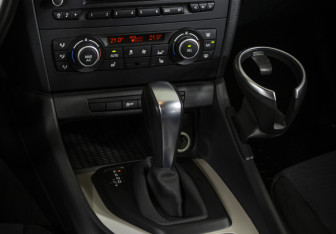 Подержанный автомобиль BMW X1 2013 года (16 фото)