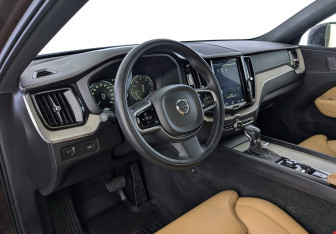 Подержанный автомобиль Volvo XC60 2018 года (21 фото)