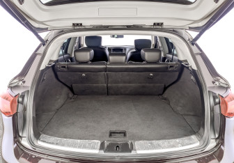 Подержанный автомобиль Infiniti QX70 2015 года (10 фото)