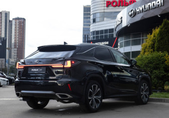 Подержанный автомобиль Lexus RX 2018 года (4 фото)