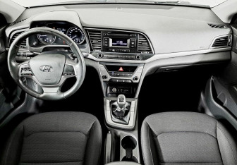 Подержанный автомобиль Hyundai Elantra Sedan 2018 года (10 фото)