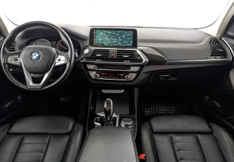 Подержанный автомобиль BMW X3 2018 года (14 фото)