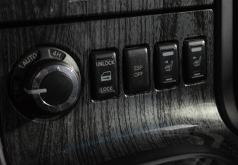 Подержанный автомобиль Nissan Pathfinder 2010 года (15 фото)