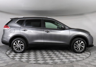 Подержанный автомобиль Nissan X-Trail 2018 года (10 фото)