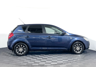 Подержанный автомобиль Kia Ceed Hatchback 2008 года (4 фото)