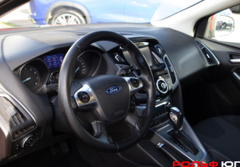 Подержанный автомобиль Ford Focus Hatchback 2012 года (11 фото)