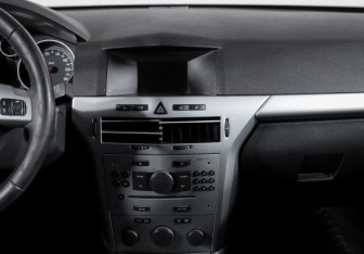 Подержанный автомобиль Opel Astra Sedan 2012 года (13 фото)