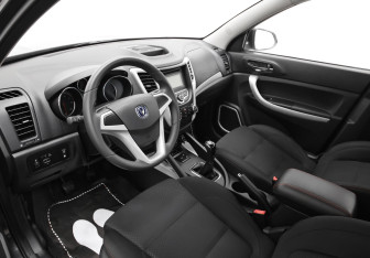 Подержанный автомобиль Changan CS35 2017 года (6 фото)