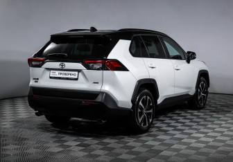 Подержанный автомобиль Toyota RAV4 2021 года (5 фото)
