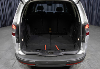 Подержанный автомобиль Ford Galaxy 2014 года (11 фото)