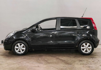 Подержанный автомобиль Nissan Note 2008 года (8 фото)