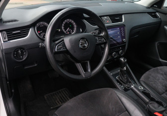 Подержанный автомобиль Skoda Octavia Liftback 2017 года (13 фото)