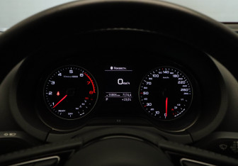 Подержанный автомобиль Audi A3 Sedan 2018 года (9 фото)