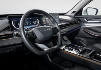 Подержанный автомобиль Exeed LX 2023 года (14 фото)