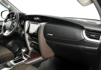 Подержанный автомобиль Toyota Fortuner 2018 года (7 фото)