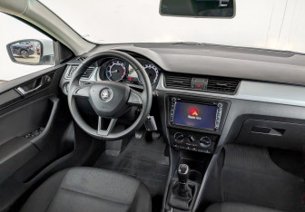 Подержанный автомобиль Skoda Rapid Liftback 2018 года (27 фото)
