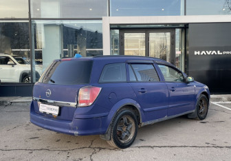 Подержанный автомобиль Opel Astra Wagon 2007 года (5 фото)