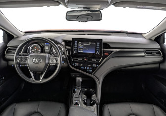 Подержанный автомобиль Toyota Camry Sedan 2022 года (14 фото)