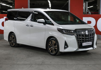 Подержанный автомобиль Toyota Alphard 2019 года (3 фото)