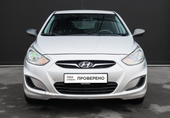 Подержанный автомобиль Hyundai Solaris Hatchback 2013 года (2 фото)