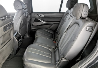 Подержанный автомобиль BMW X7 2020 года (12 фото)