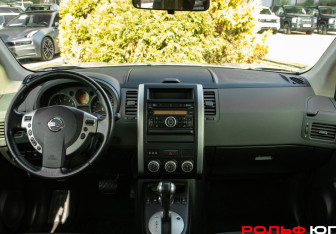 Подержанный автомобиль Nissan X-Trail 2008 года (10 фото)